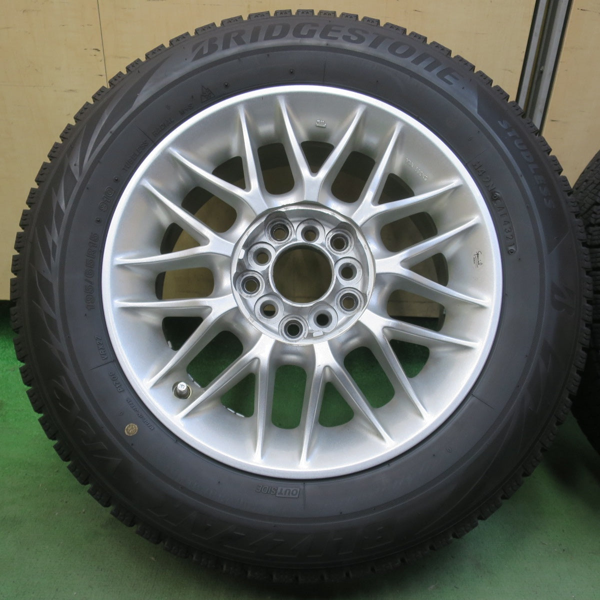 バリ溝！9分◎スタッドレス 195/65R15 ブリヂストン ブリザック VRX2 社外 アルミ 15インチ PCD100 114.3/5H マルチ◎6092502イス