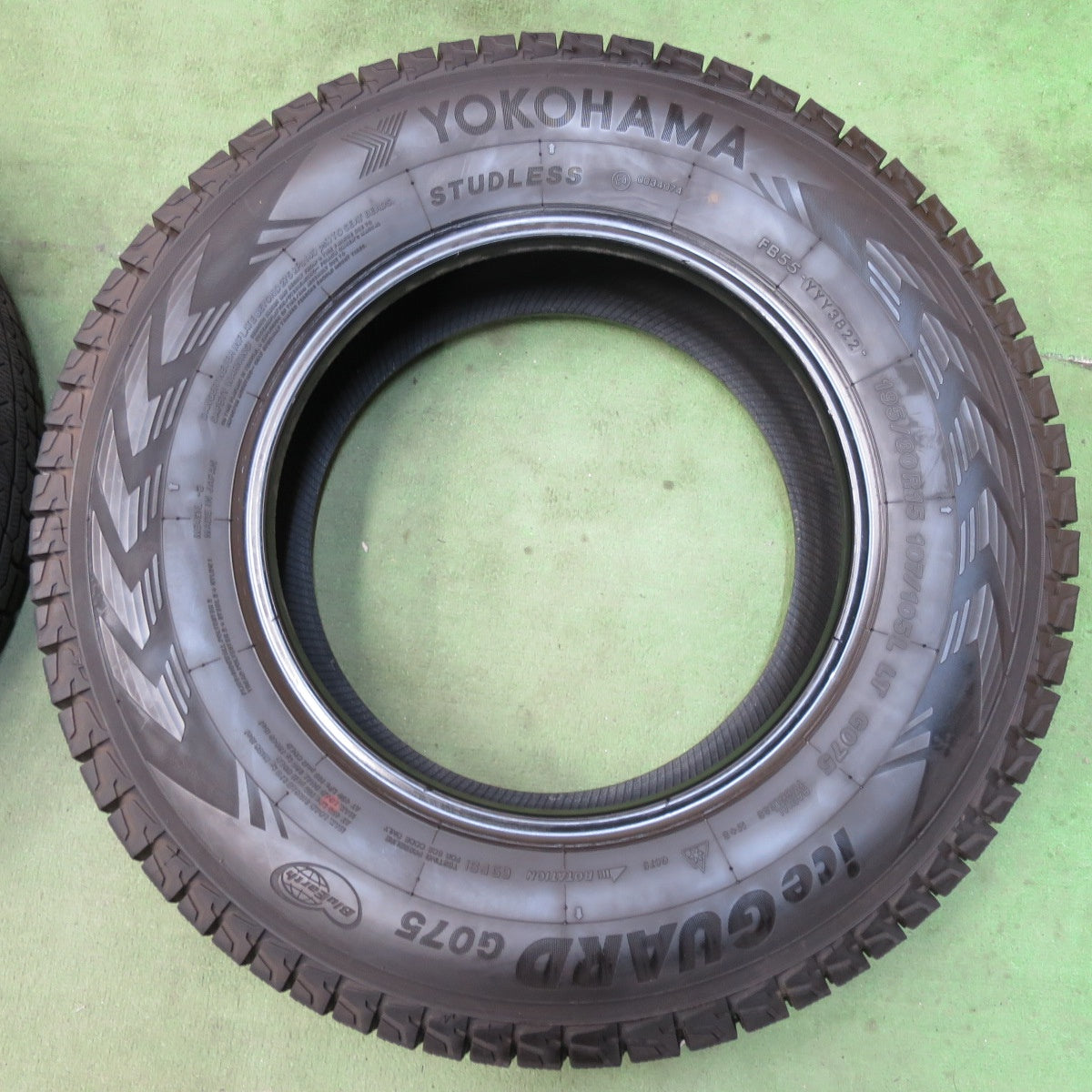 バリ溝！22年！9.5分★スタッドレス 195/80R15 107/105L ヨコハマ アイスガード G075 タイヤ 15インチ ジムニー シエラ ジムニー ノマド 等★5102509イスタ