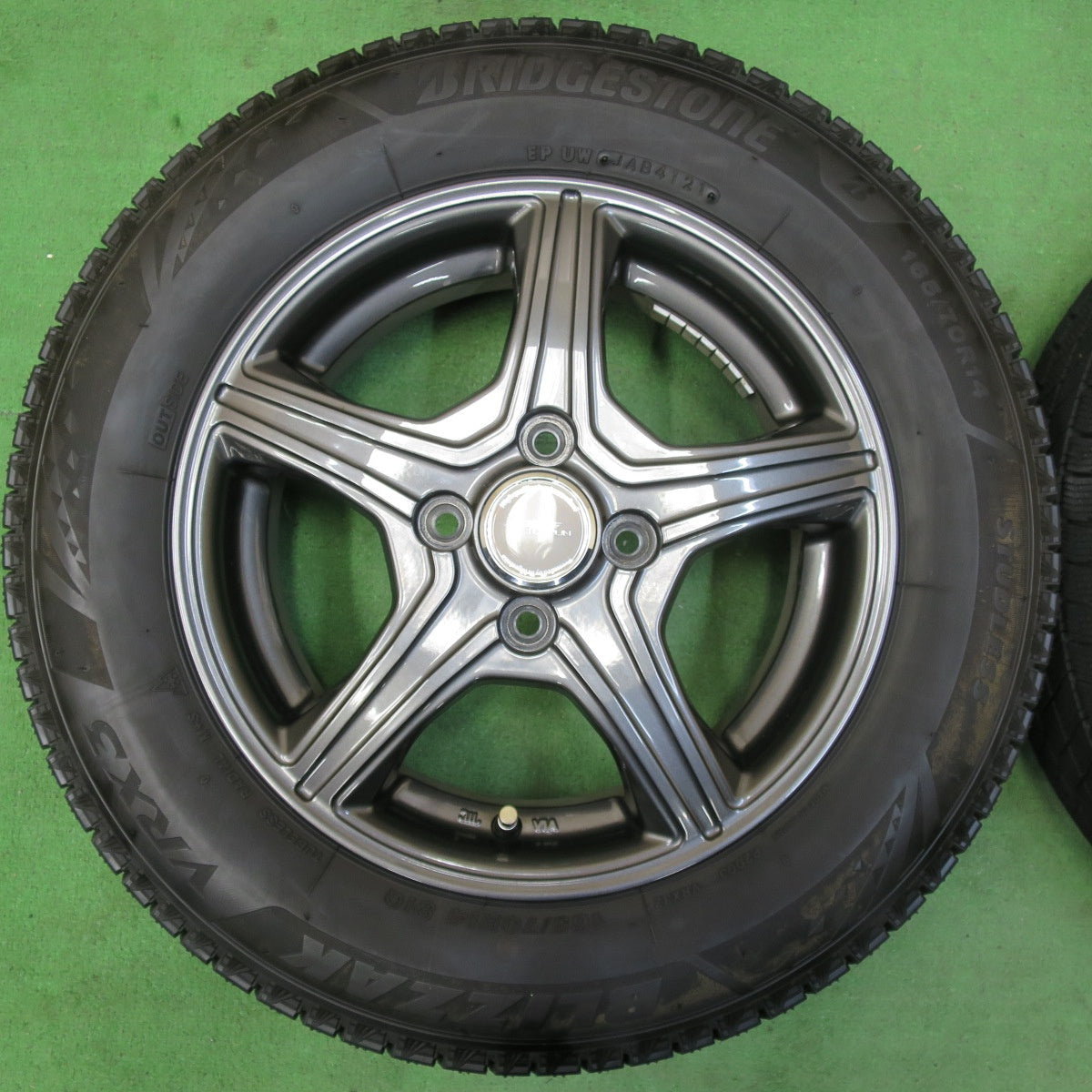 [送料無料] バリ溝！21年！キレイ！9.5分以上★スタッドレス 165/70R14 ブリヂストン ブリザック VRX3 TOPRUN トップラン 14インチ PCD100/4H★4110512イス