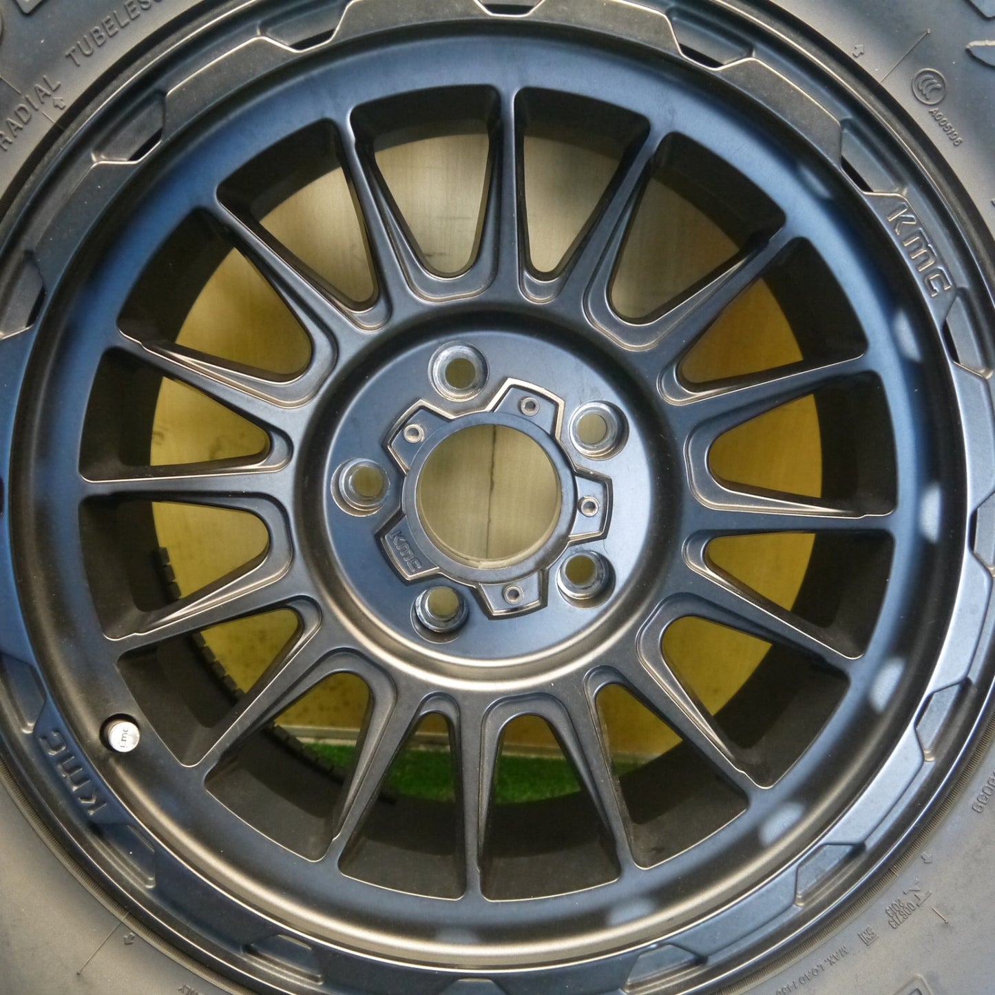 ほぼ未使用！23年！キレイ！1本◎ジープ 等 KMC KM542 Impact 35×12.50R17 121Q 10PR ヨコハマ ジオランダー X-AT インパクト 17インチ PCD127/5H◎6073102Hノ