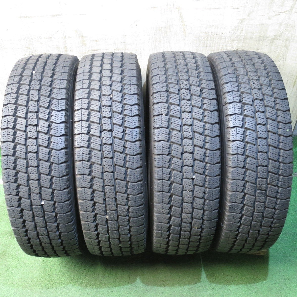 バリ溝！8.5分★トラック タイヤ 225/70R16 117/115N スタッドレス トーヨー デルベックス M934 16インチ★4041904クスタ