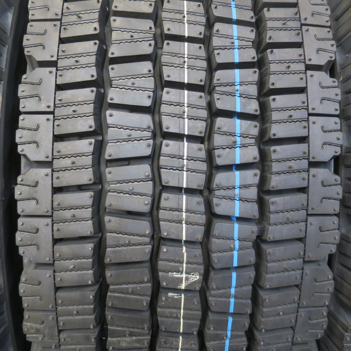 未使用！25年★トラック タイヤ 245/70R19.5 136/134J スタッドレス ダンロップ デクテス SP081 DECTES 19.5インチ★6033001イスタ