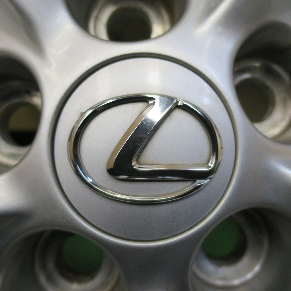 *送料無料* バリ溝！23年！9.5分以上★レクサス LS 純正 235/50R18 スタッドレス ヨコハマ アイスガード iG70 18インチ PCD120/5H★4082501イス