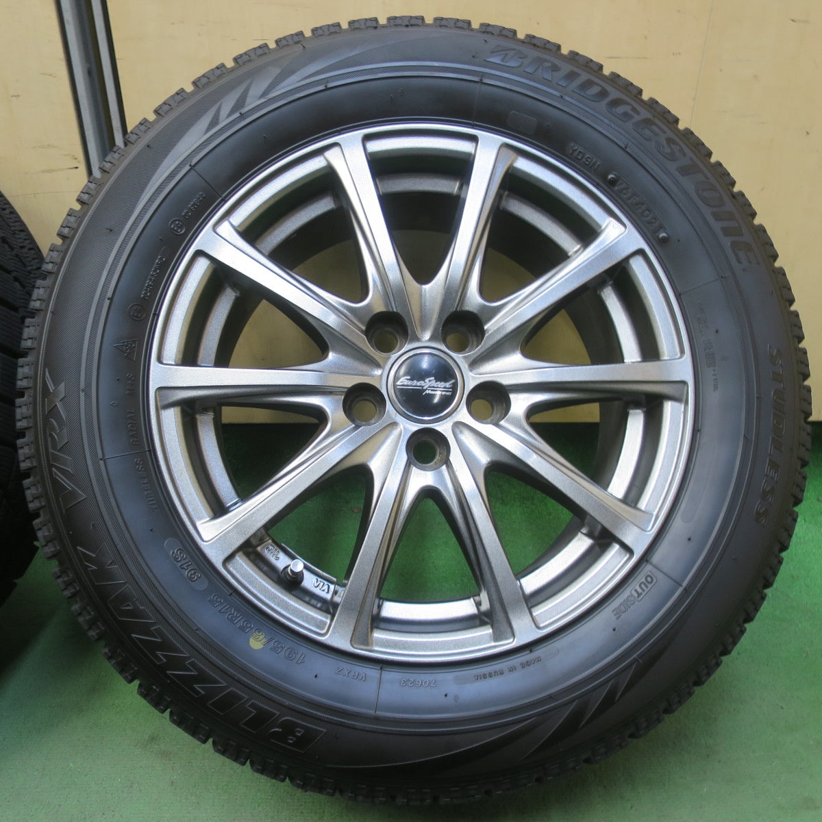 バリ溝！キレイ！9分◎プリウス 等 195/65R15 スタッドレス ブリヂストン ブリザック VRX EuroSpeed MANARAY SPORT ユーロスピード 15インチ PCD100/5H◎6102008イス