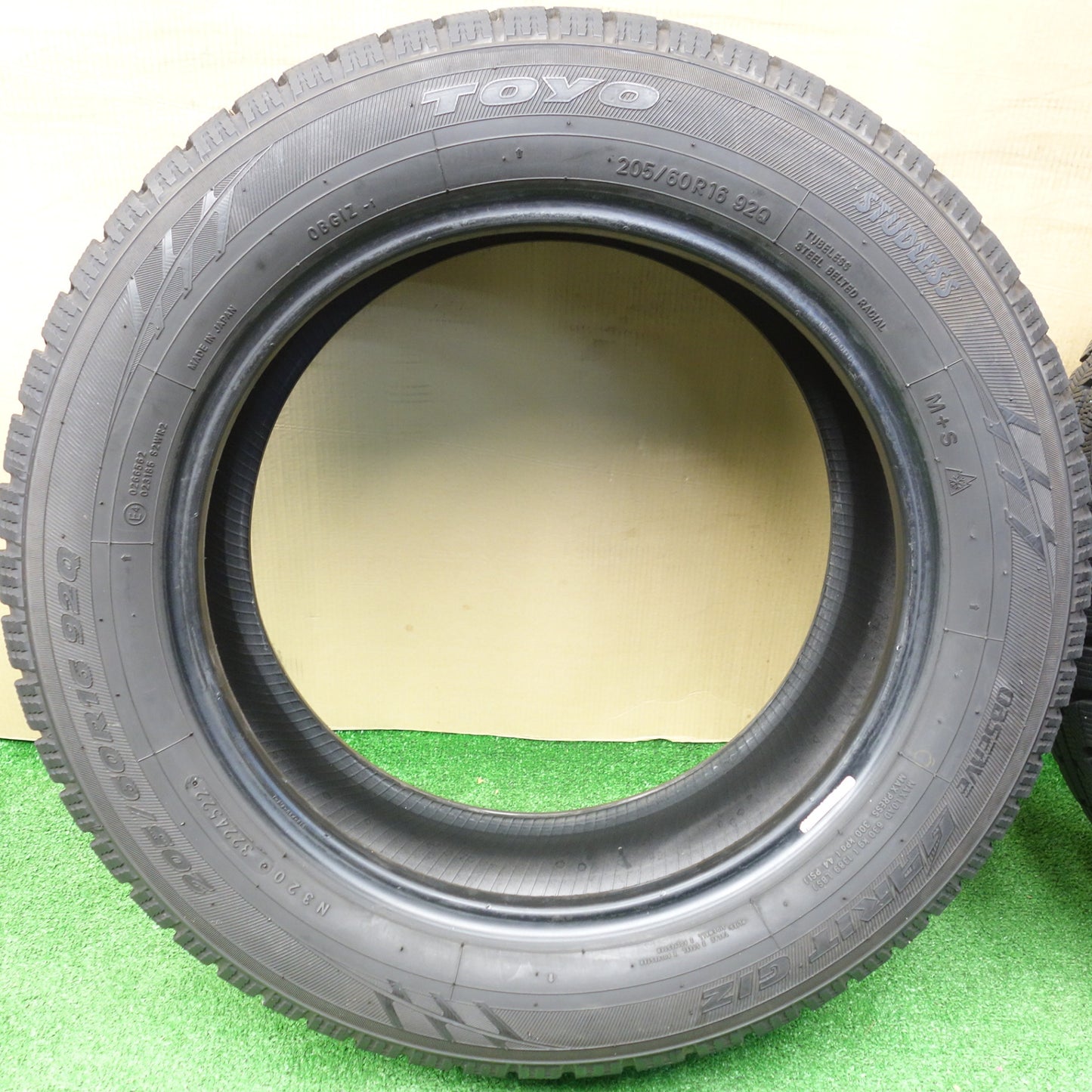 バリ溝！22年！9.5分★スタッドレス 205/60R16 トーヨー オブザーブ ガリット GIZ タイヤ 16インチ ノア ヴォクシー エスクァイア 等★5122003KTスタ