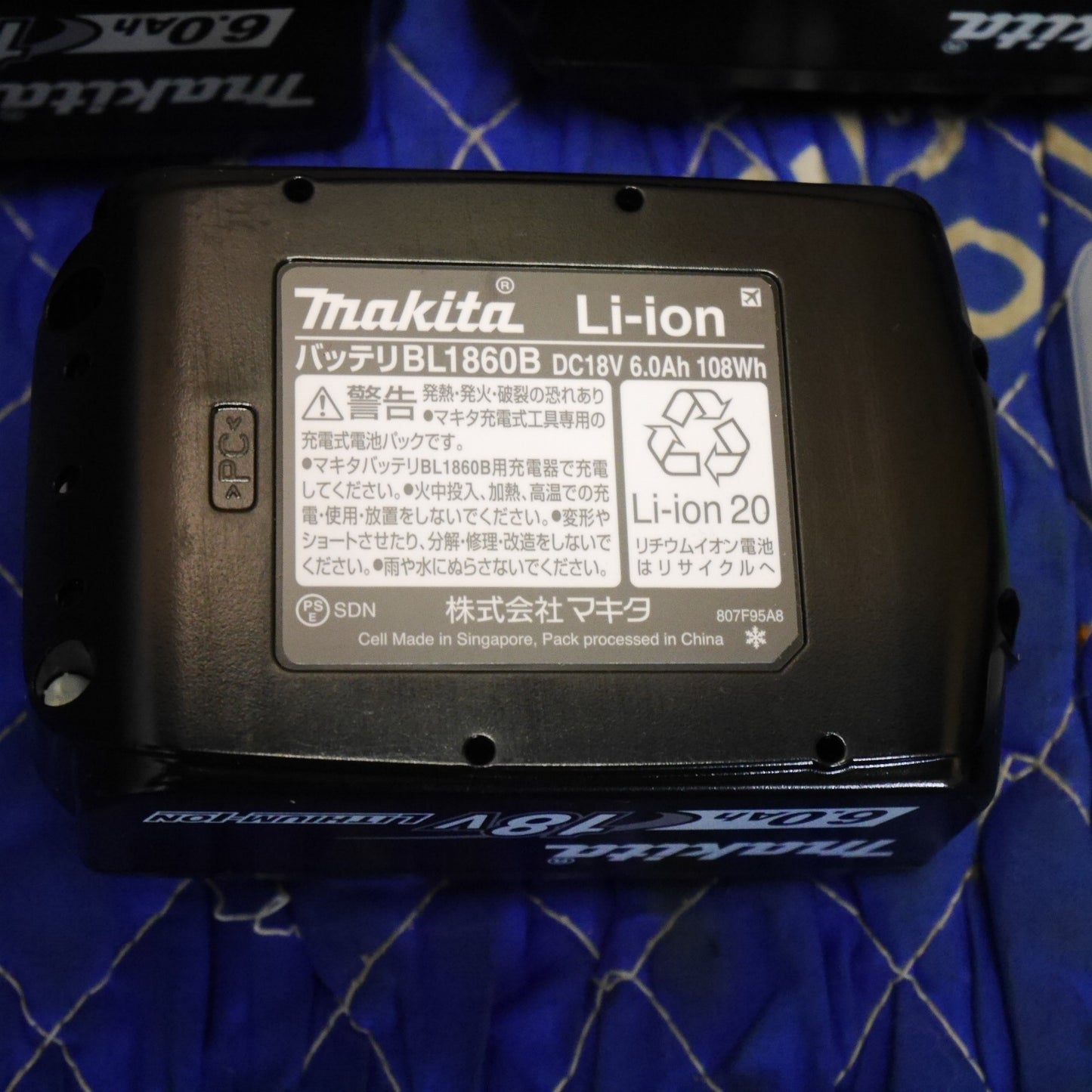 [送料無料] 美品！バッテリー3個付☆マキタ 18mm 充電式 ハンマドリル HR182D RGX 電動 工具 ハンマードリル makita コードレス 18V 穴あけ☆
