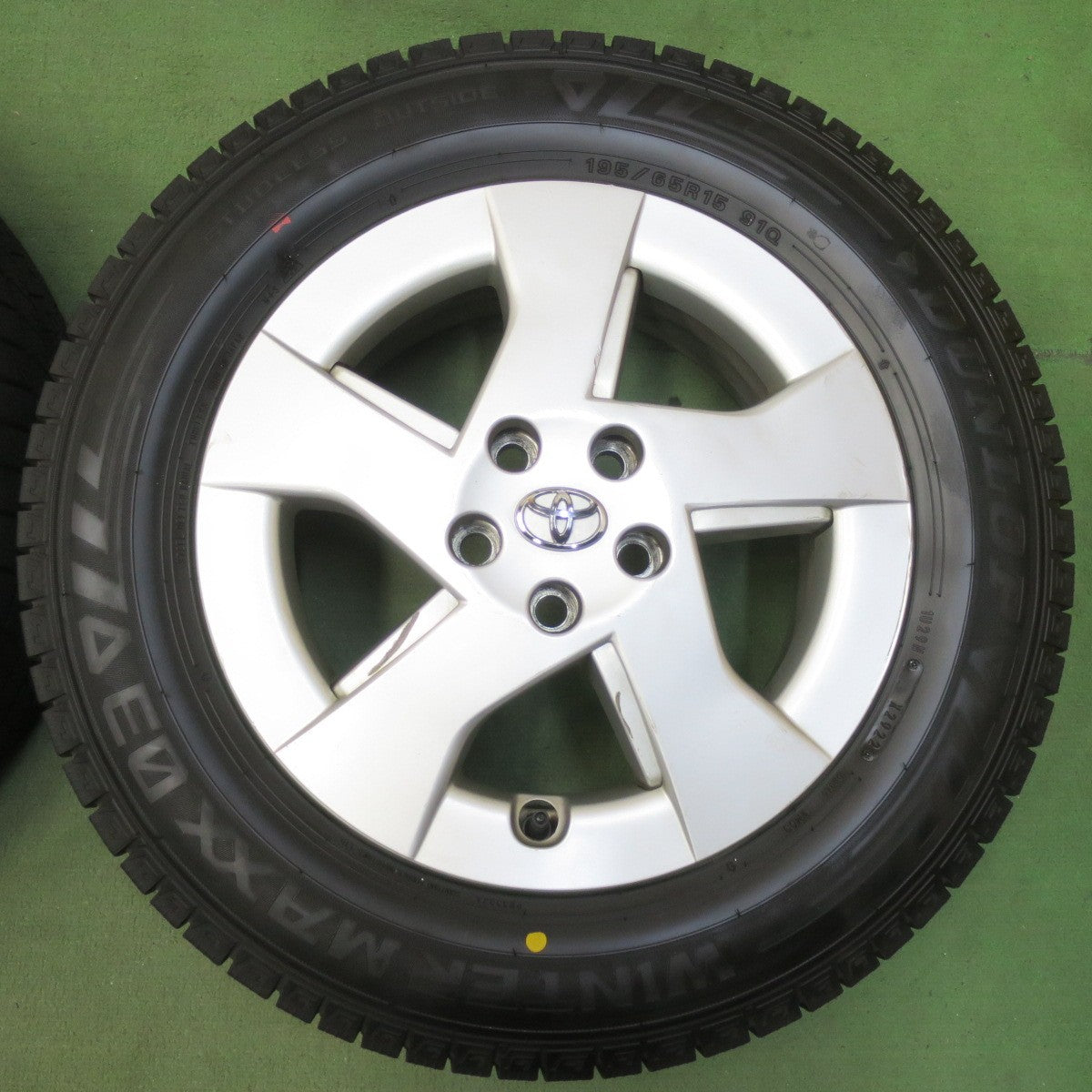 バリ溝！22年！9分★トヨタ 30系 プリウス 純正 195/65R15 スタッドレス ダンロップ ウインターマックス 03 15インチ PCD100/5H★5111202イス