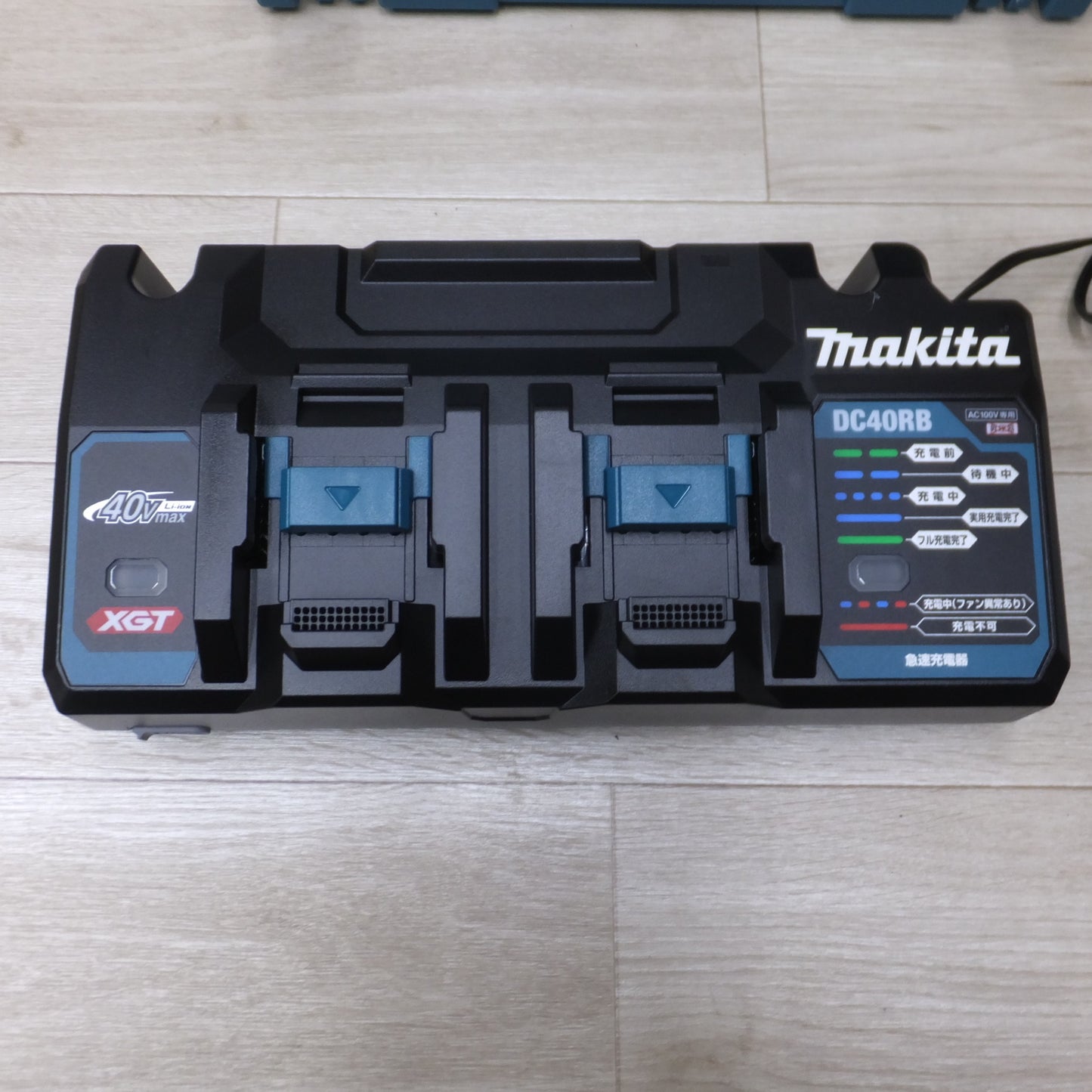 [送料無料] ほぼ未使用 バッテリー2個セット◆マキタ パワーソースキット DC40RB 40V BL4040F 2口 急速 充電器 コード式 バッテリー 100V makita◆
