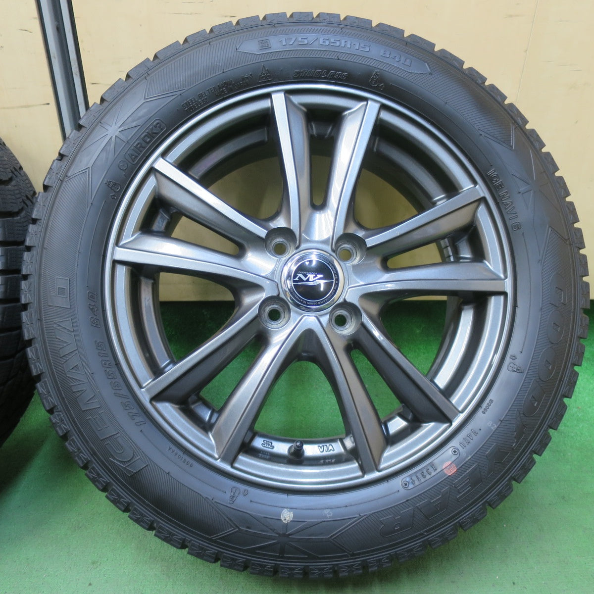 バリ溝！8.5分★スタッドレス 175/65R15 グッドイヤー アイスナビ6 NIRVANA NV ニルバーナ ニルヴァーナ 15インチ PCD100/4H★5103110イス