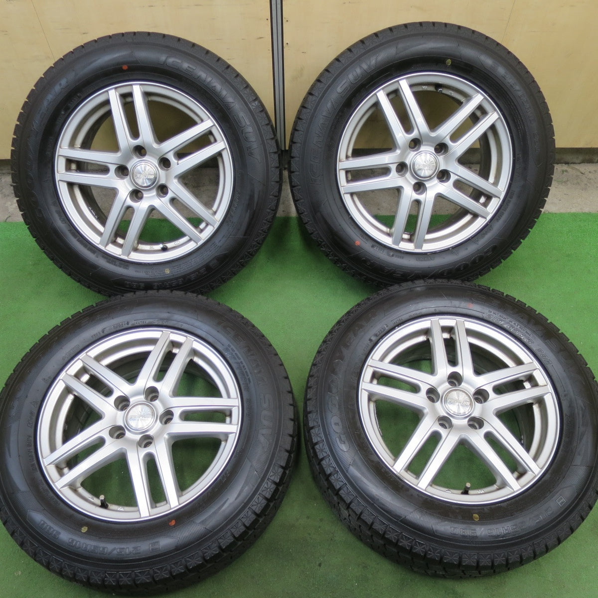 バリ溝！24年！9.5分★スタッドレス 215/65R16 グッドイヤー アイスナビ SUV ravrion ラブリオン 16インチ PCD114.3/5H★6021204TTス