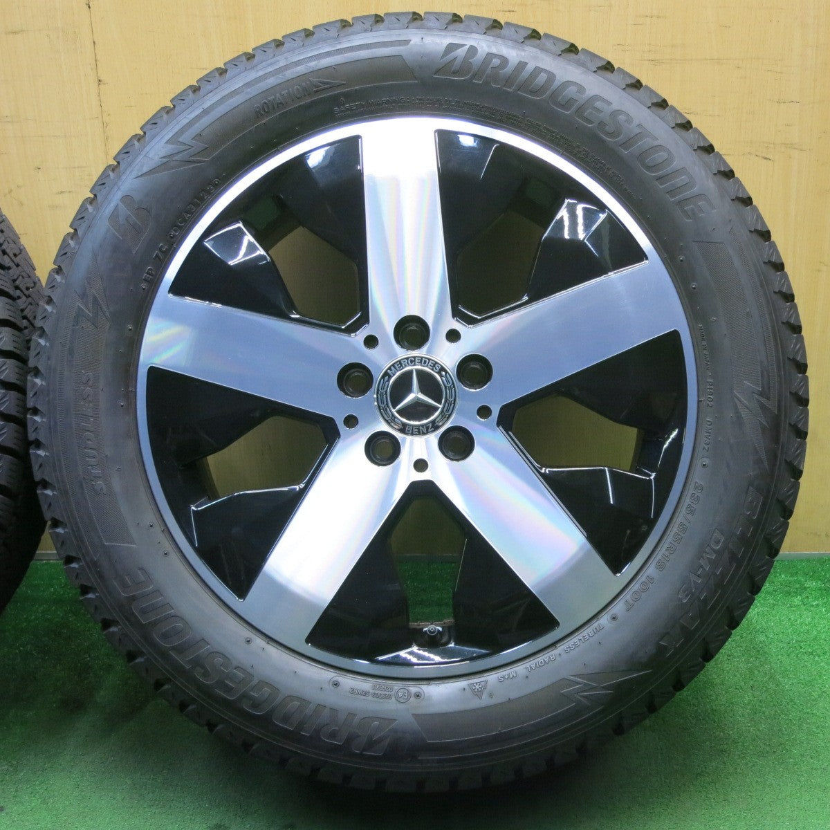 バリ溝！23年！キレイ！9.5分以上★ベンツ GLBクラス X247 純正 235/55R18 スタッドレス ブリヂストン ブリザック DM-V3 18インチ PCD112/5H★5050901NJス