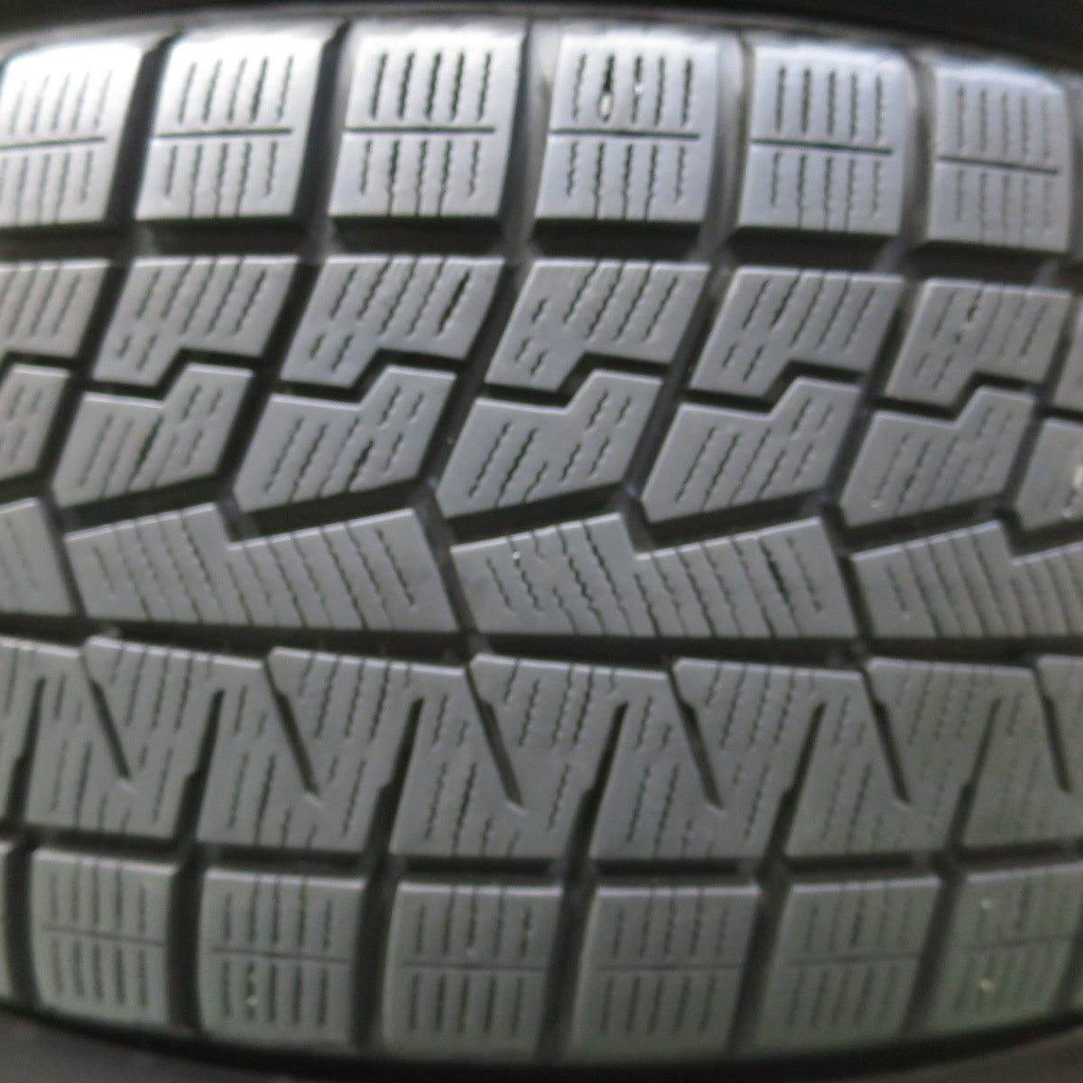 バリ溝！22年！9.5分★スタッドレス 215/60R16 ヨコハマ アイスガード iG70 Laffite ラフィット 16インチ PCD114.3/5H★6021304イス
