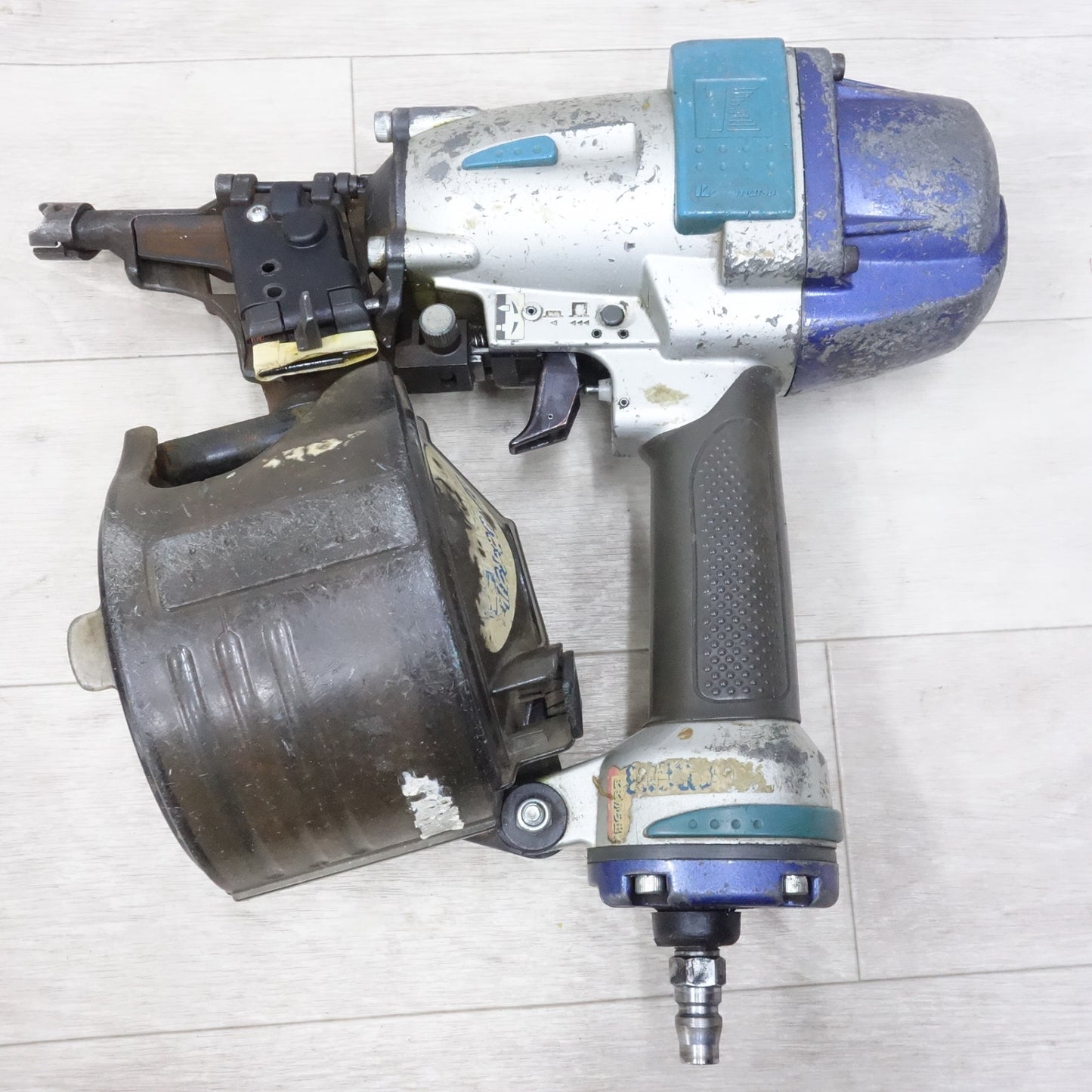 [送料無料] 3点まとめ売り◆マキタ 50mm 常圧 サイディング用 AN552 / カネマツ 常圧 65mm KZ-565GK / マックス コイル ネイラ 型番不明 / エア 釘打機 釘打ち機◆