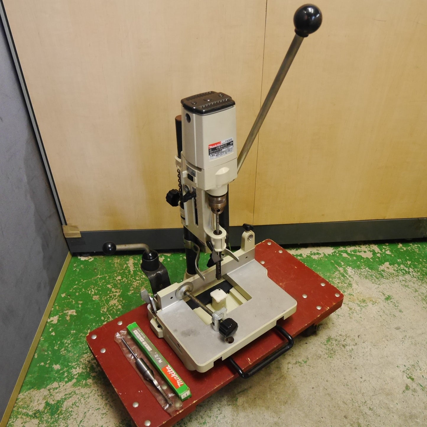 [送料無料] キレイ！刃1点付属付き☆マキタ 小型 カクノミ 7300S 電動 工具 角のみ 角ノミ 木工 加工 大工 100V makita☆
