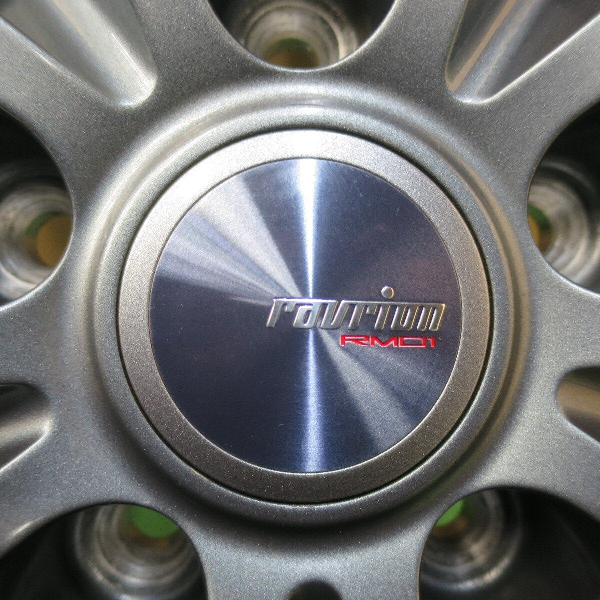バリ溝！キレイ！8.5分★スタッドレス 215/60R17 グッドイヤー アイスナビ6 ravrion RM01 ラブリオン 17インチ PCD114.3/5H★5012911イス