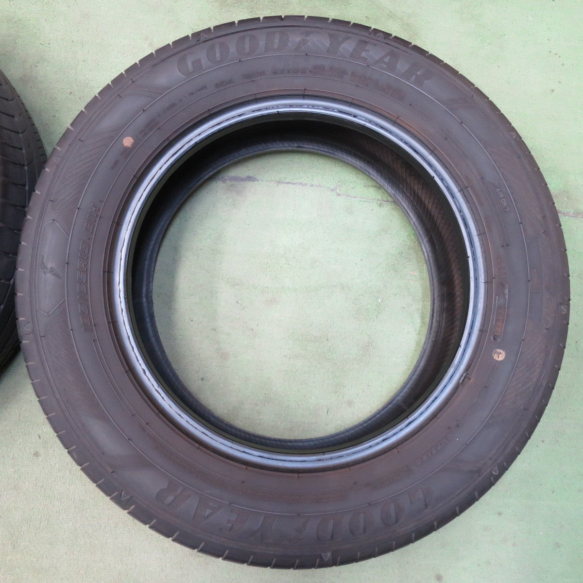 バリ溝！24年！8.5分★195/65R15 グッドイヤー EfficientGrip RVF02 エフィシエントグリップ 15インチ タイヤ ノア ステップワゴン プリウス セレナ ヴォクシー 等★6032706イノタ