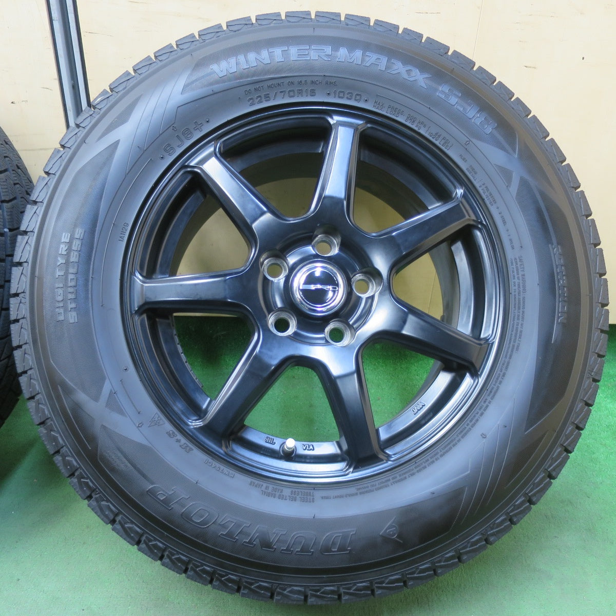 バリ溝！21年！キレイ！9.5分★スタッドレス 225/70R16 ダンロップ ウインターマックス SJ8 SJ8+ PRD 社外 アルミ 16インチ PCD114.3/5H★5110501イス