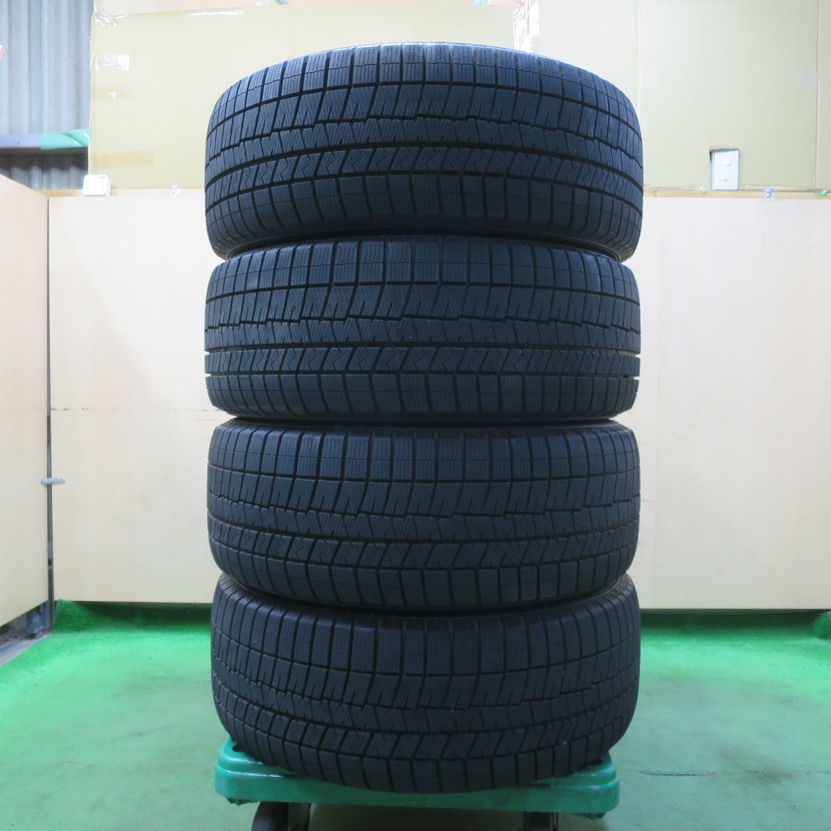 [送料無料] バリ溝！21年！キレイ！9.5分以上★BMW 等 Team Sparco 245/50R18 スタッドレス ダンロップ ウインターマックス03 18インチ PCD120/5H★5013106イス