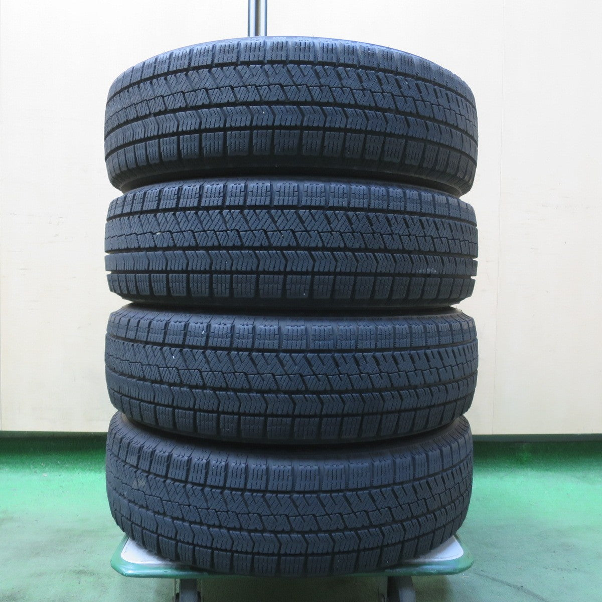 バリ溝！23年！キレイ！8.5分★スタッドレス 155/65R14 ブリヂストン ブリザック VRX2 BALMINUM AR12 バルミナ 14インチ PCD100/4H★6040905イス