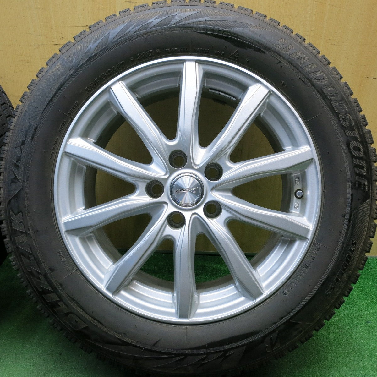 バリ溝！23年！キレイ！9.5分★スタッドレス 225/60R17 ブリヂストン ブリザック VRX2 JOKER ジョーカー 17インチ PCD114.3/5H★5060713HAス