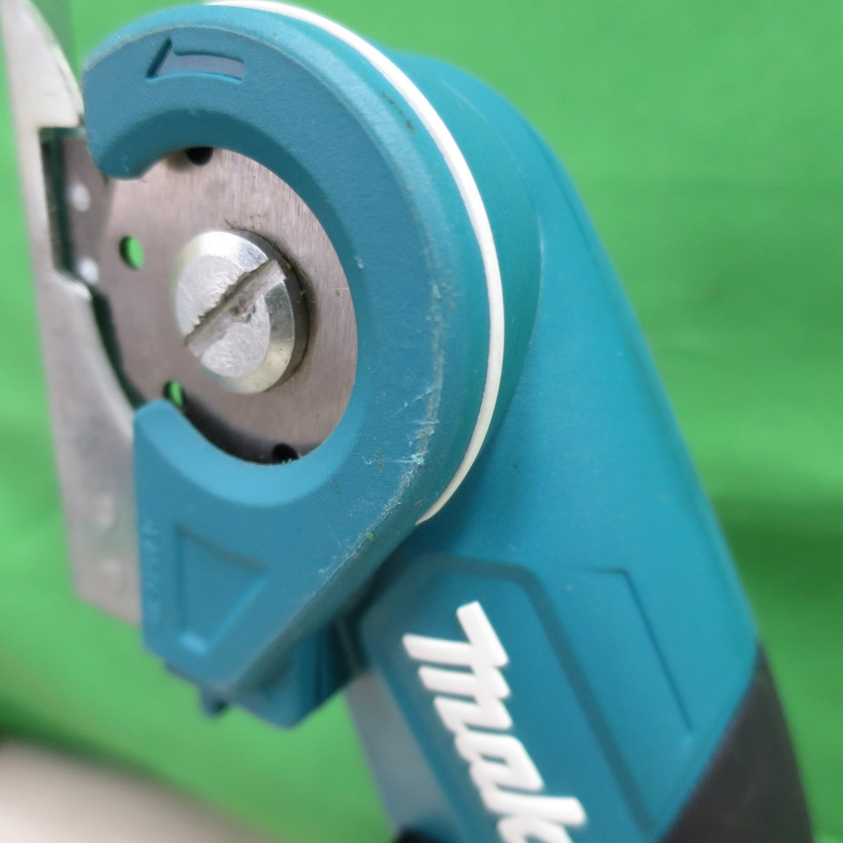 [送料無料] キレイ☆makita マキタ 充電式 マルチカッター CP100D コードレス バッテリ BL1015 充電器 DC10SA 切断機 DIY 電動 工具☆