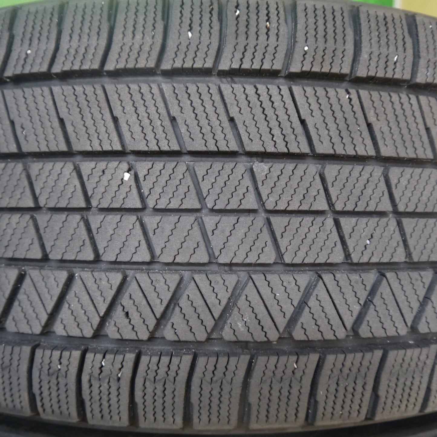 [送料無料] バリ溝！22年！キレイ！9.5分★ベンツ W206 Cクラス 純正 225/55R17 スタッドレス ブリヂストン ブリザック VRX3 17インチ PCD112/5H★5032511Hス