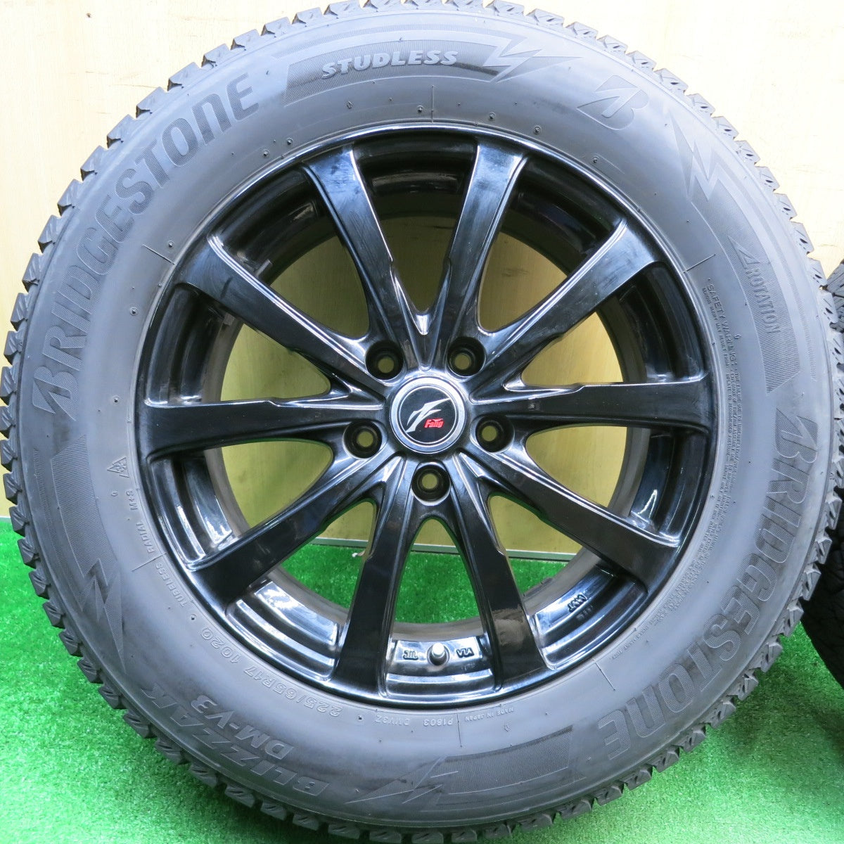 バリ溝！22年！9分★スタッドレス 225/65R17 ブリヂストン ブリザック DM-V3 Fang ファング 17インチ PCD114.3/5H★5120401HAス