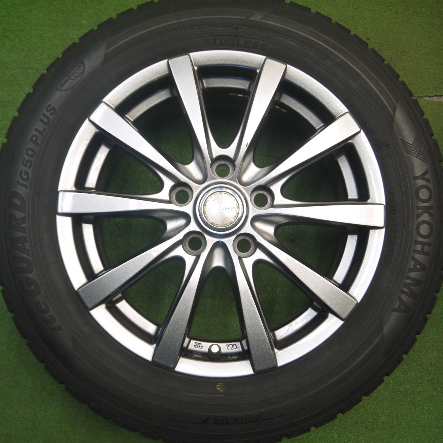 [送料無料] バリ溝！キレイ！8.5分★スタッドレス 205/60R16 ヨコハマ アイスガード iG50 プラス GRASS グラス 16インチ PCD114.3/5H★5022510Hス