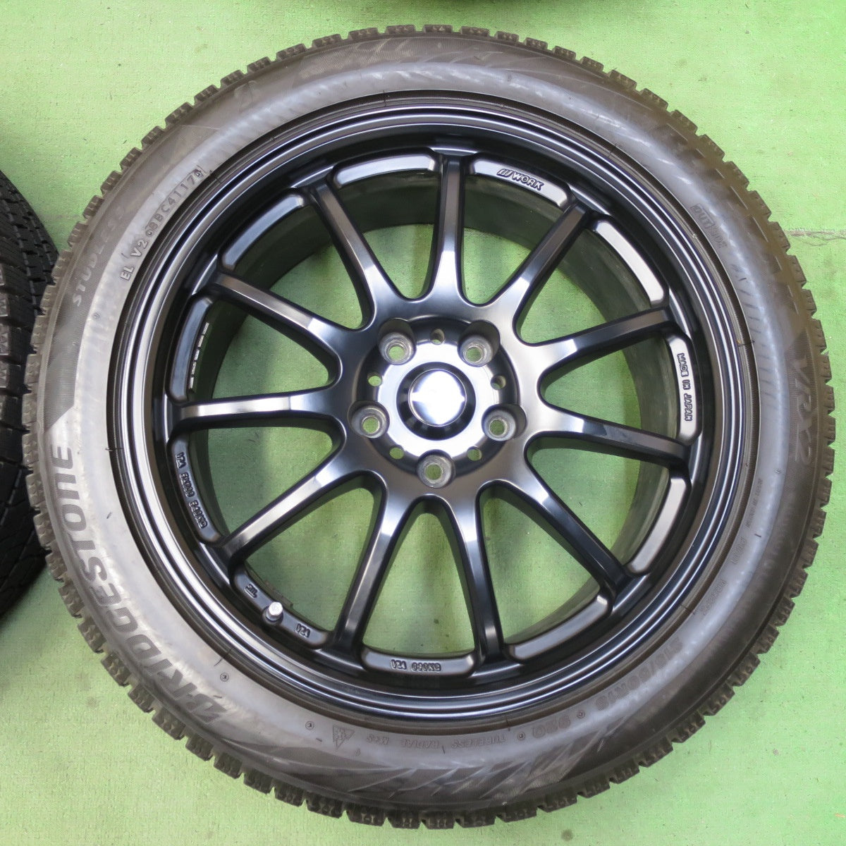 バリ溝！キレイ！9分★WORK EMOTION 11R 215/50R18 スタッドレス ブリヂストン ブリザック VRX2 18インチ ワーク エモーション PCD114.3/5H★5070602イス