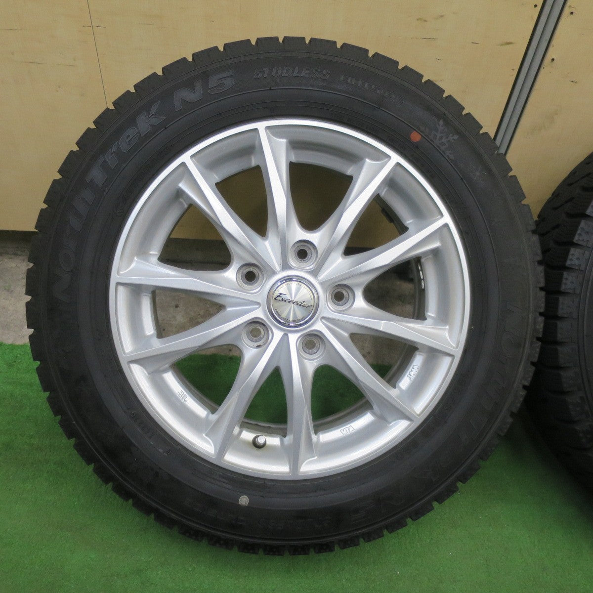 バリ溝！22年！キレイ！9.5分★スタッドレス 185/65R15 オートバックス ノーストレック N5 Exceeder エクシーダー 15インチ PCD114.3/5H★6022109TTス