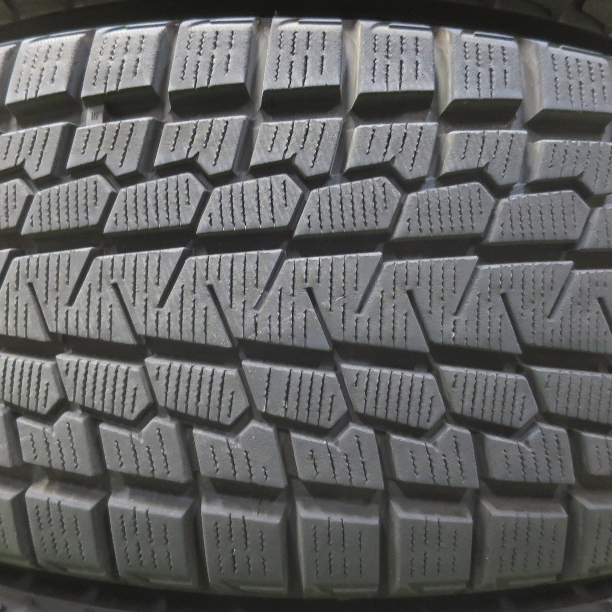 バリ溝！23年！キレイ！9.5分★スタッドレス 235/60R18 ヨコハマ アイスガード G075 SCHNEIDER MiD シュナイダー 18インチ PCD114.3/5H★6032604イス
