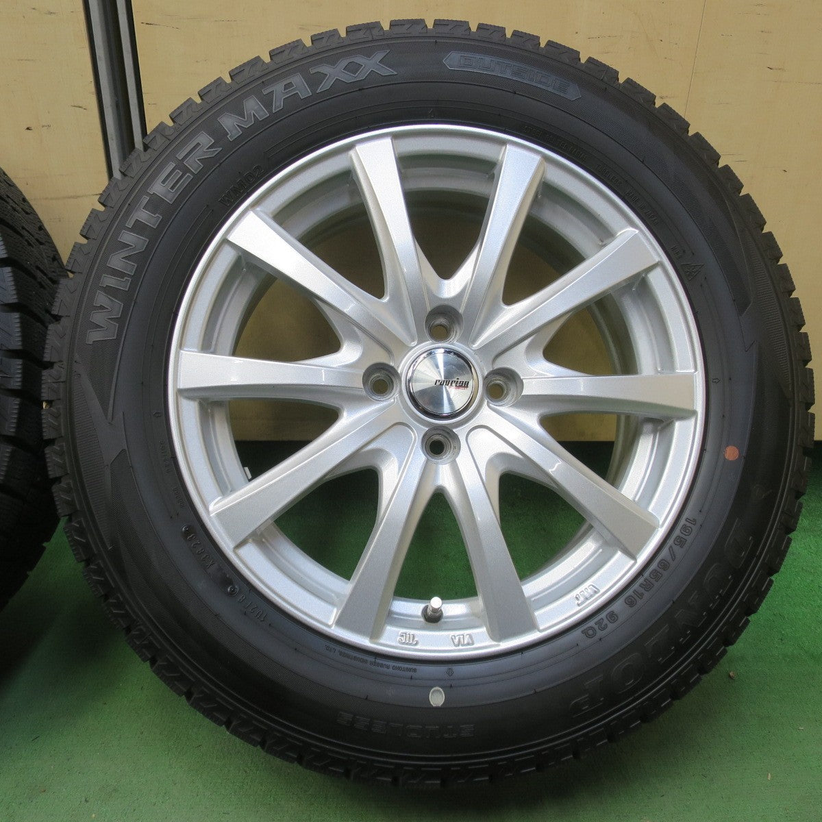 バリ溝！23年！9.5分★スタッドレス 195/65R16 ダンロップ ウインターマックス WM02 ravrion RS01 ラブリオン 16インチ PCD100/4H★6041704イス