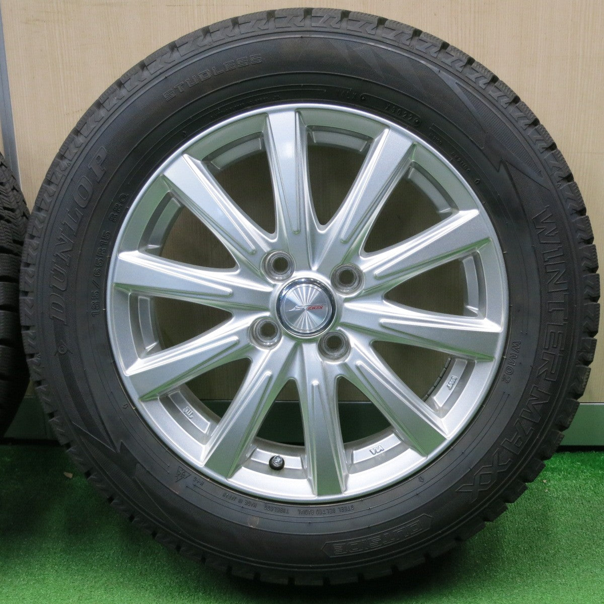 [送料無料] バリ溝！22年！キレイ！9.5分★スタッドレス 185/65R15 ダンロップ ウインターマックス WM02 JOKER ジョーカー 15インチ PCD100/4H★4120701NJス