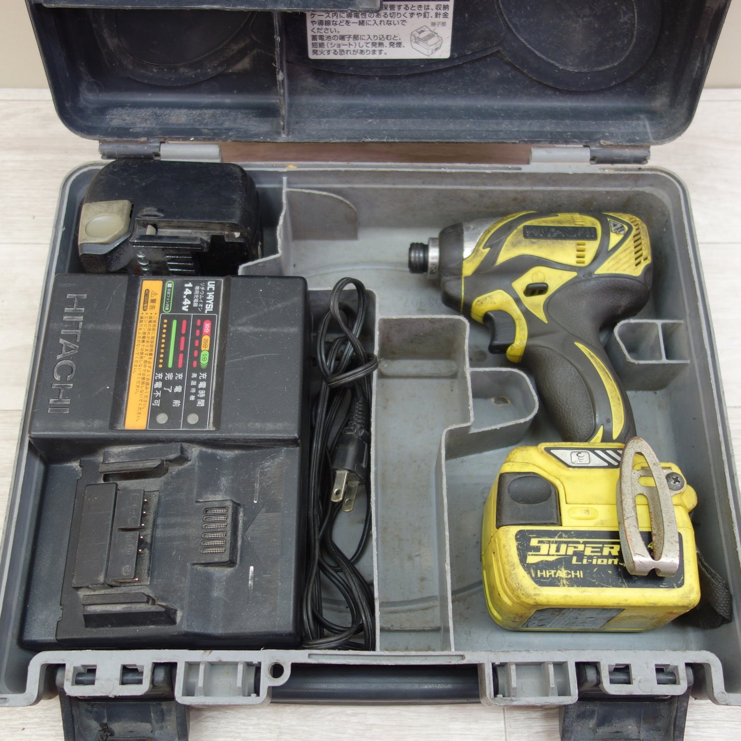 [送料無料] バッテリー2個付☆日立 コードレス インパクトドライバ WH14DBAL 電動 工具 充電器 UC14YSL☆