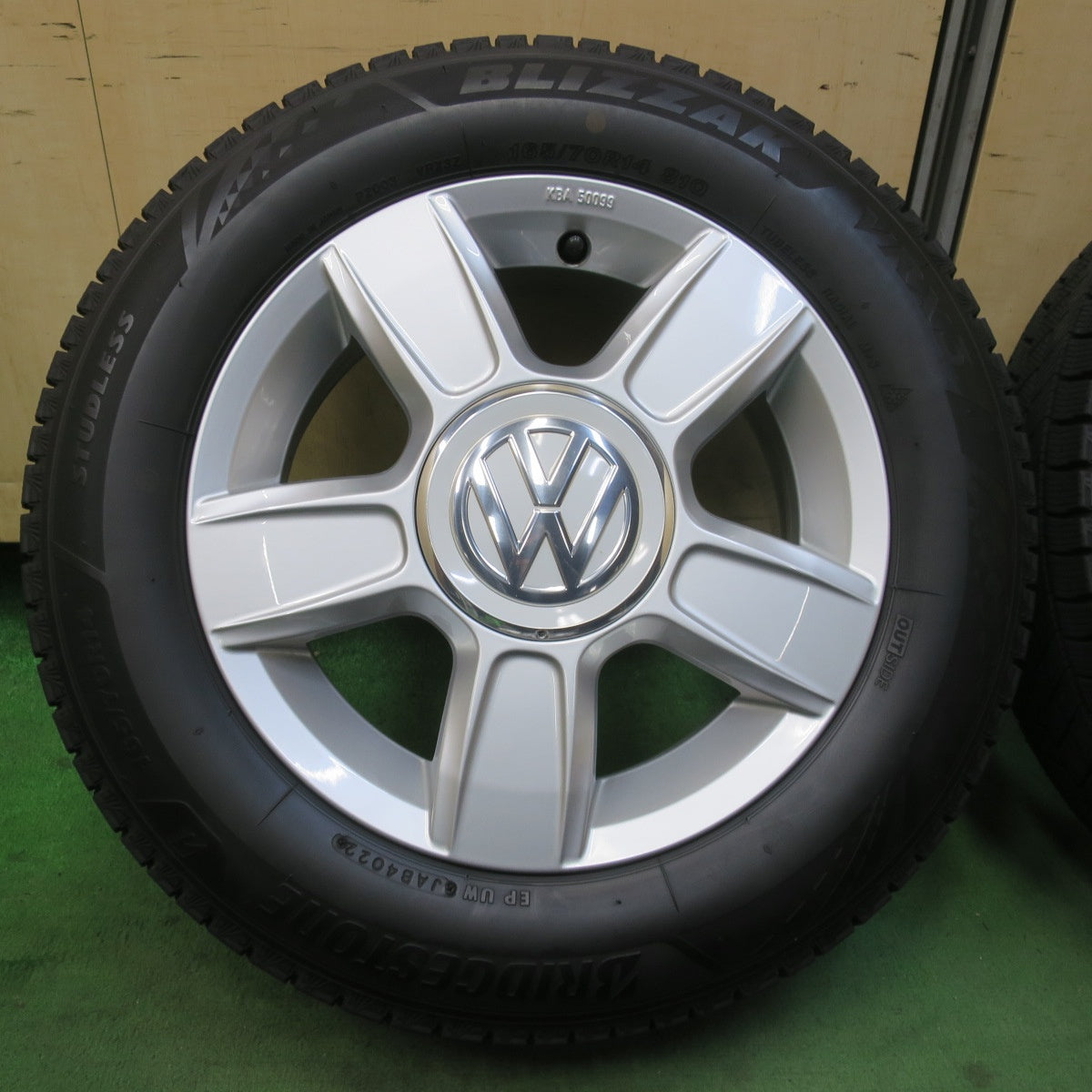 バリ溝！22年！キレイ！9.5分★ワーゲン up! 純正 BORBET 165/70R14 スタッドレス ブリヂストン ブリザック VRX3 アップ ボルベット 14インチ PCD100/4H★6030503イス