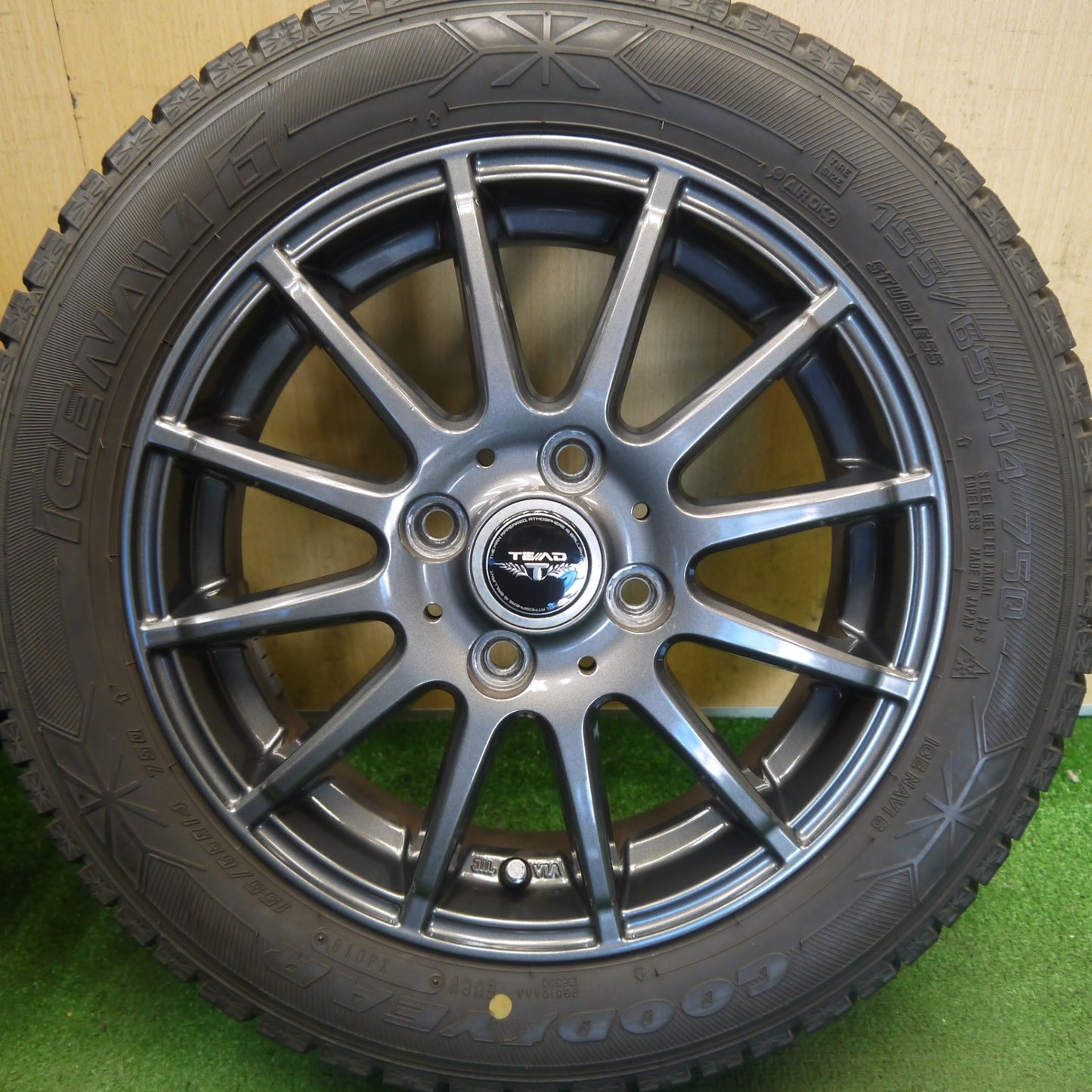 バリ溝！キレイ！9.5分以上◎スタッドレス 155/65R14 グッドイヤー アイスナビ6 TEAD テッド 14インチ PCD100/4H◎6082606Hス