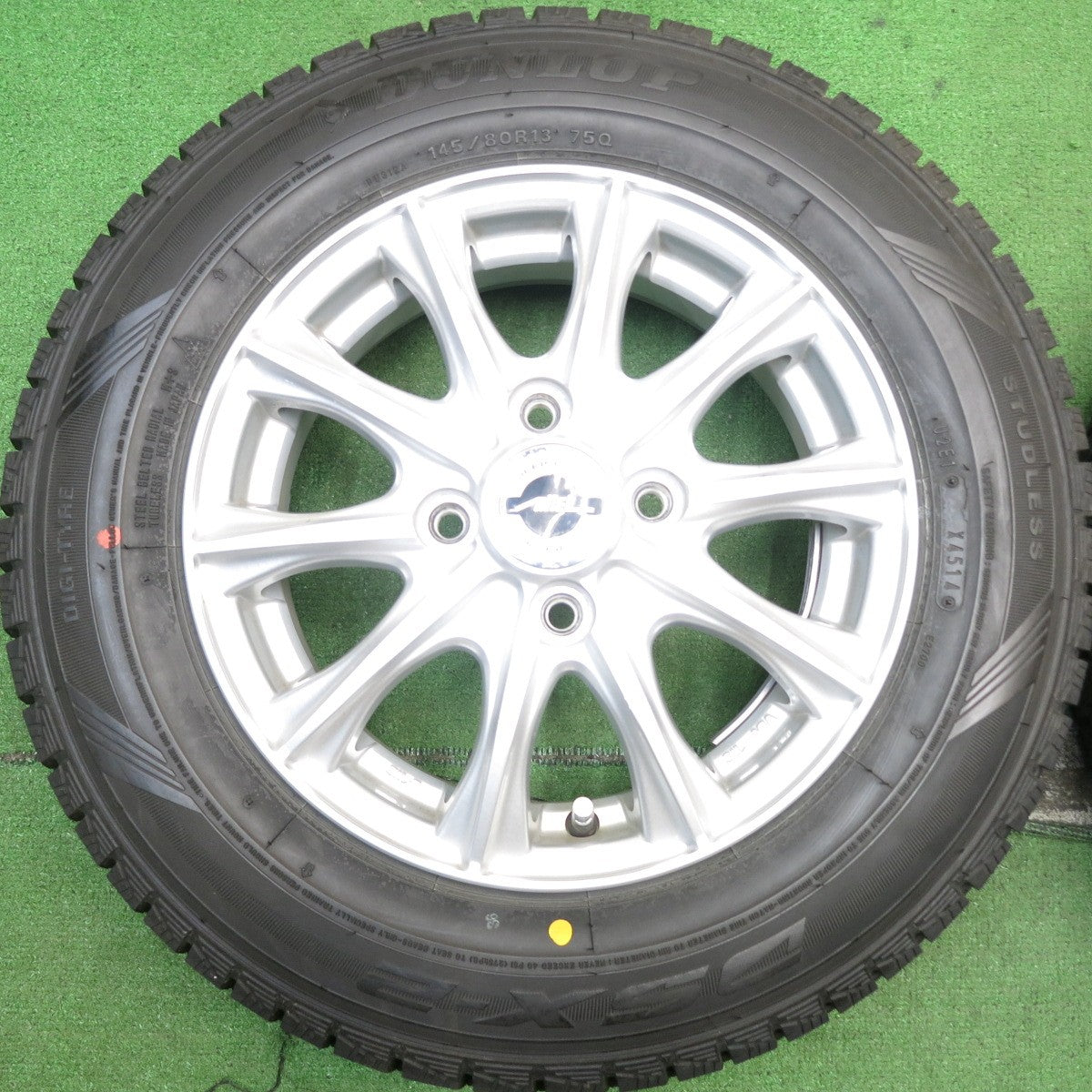 バリ溝！9.5分以上★スタッドレス 145/80R13 ダンロップ DSX-2 AXEL アクセル 13インチ PCD100/4H★5052106AKス