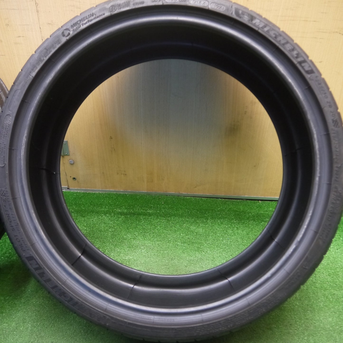 [送料無料] ほぼ新車外し！24年★245/30R20 ミシュラン パイロットスポーツ4 S タイヤ 20インチ クラウン アスリート ベンツ 等★5012408Hノタ