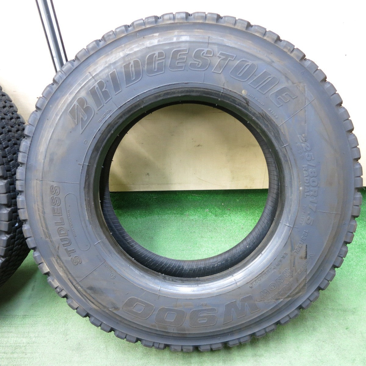 バリ溝！23年！8.5分★トラック タイヤ 225/80R17.5 123/122L スタッドレス ブリヂストン W900 17.5インチ★5111701ナスタ