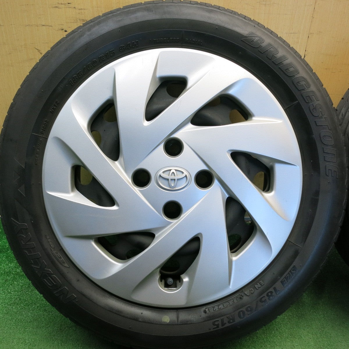 4本価格◎トヨタ NHP10 アクア 純正 スチール 185/60R15 ブリヂストン ネクストリー エコピア 15インチ PCD100/4H◎6072302HAノ
