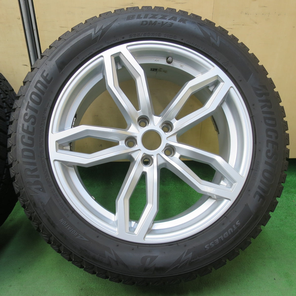 バリ溝！キレイ！9分★BMW 等 AGA WELT 265/50R19 スタッドレス ブリヂストン ブリザック DM-V3 19インチ ヴェルト PCD112/5H★5050212イス