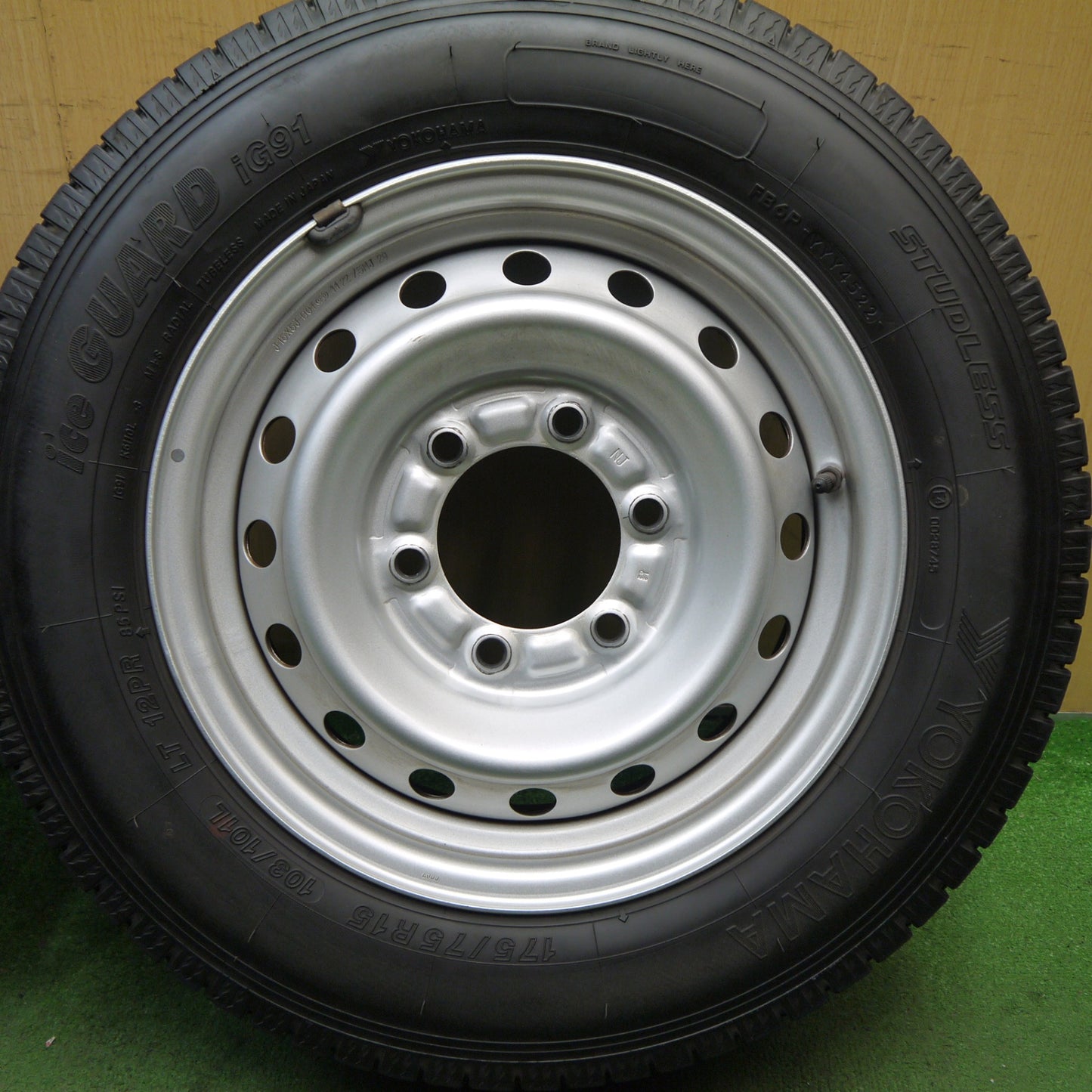 バリ溝！22年！キレイ！9.5分！2本★スタッドレス 175/75R15 ヨコハマ アイスガード iG91 スチール 15インチ PCD139.7/6H★5082603Hス