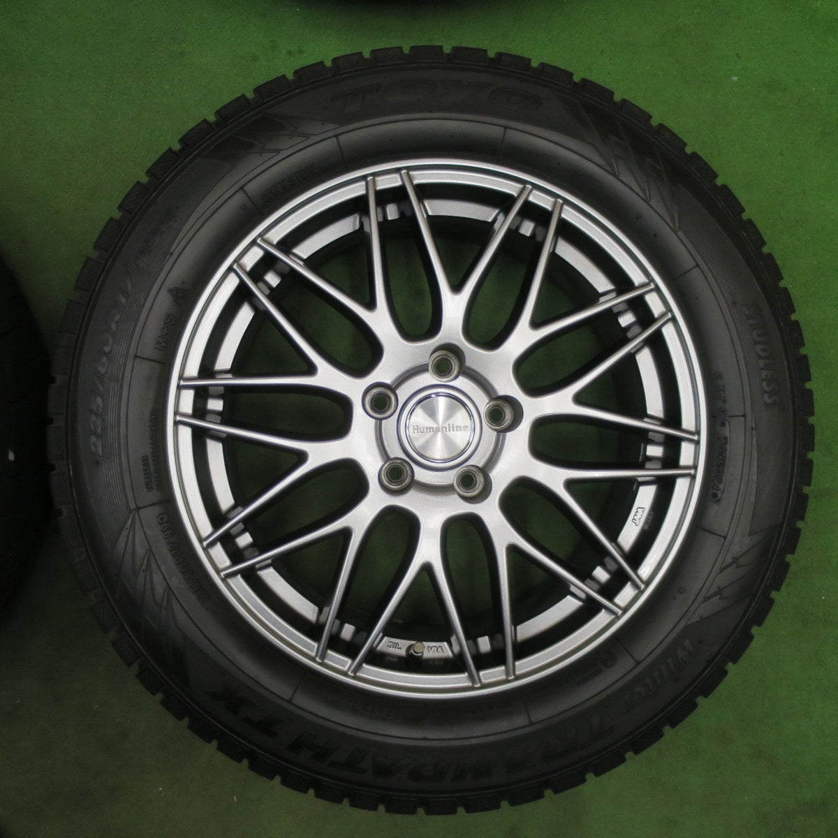 バリ溝！24年！キレイ！9.5分★スタッドレス 225/60R17 トーヨー ウインター トランパス TX Humanline MM-022 ヒューマンライン 17インチ PCD114.3/5H★6041402TTス