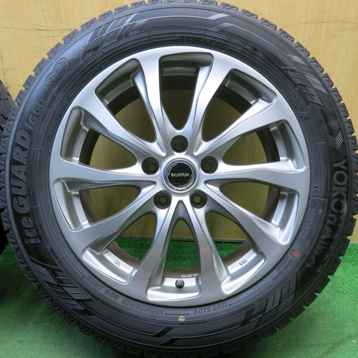 バリ溝！23年！9.5分★スタッドレス 215/60R17 ヨコハマ アイスガード iG60 BALMINUM バルミナ 17インチ PCD114.3/5H★5100404HAス