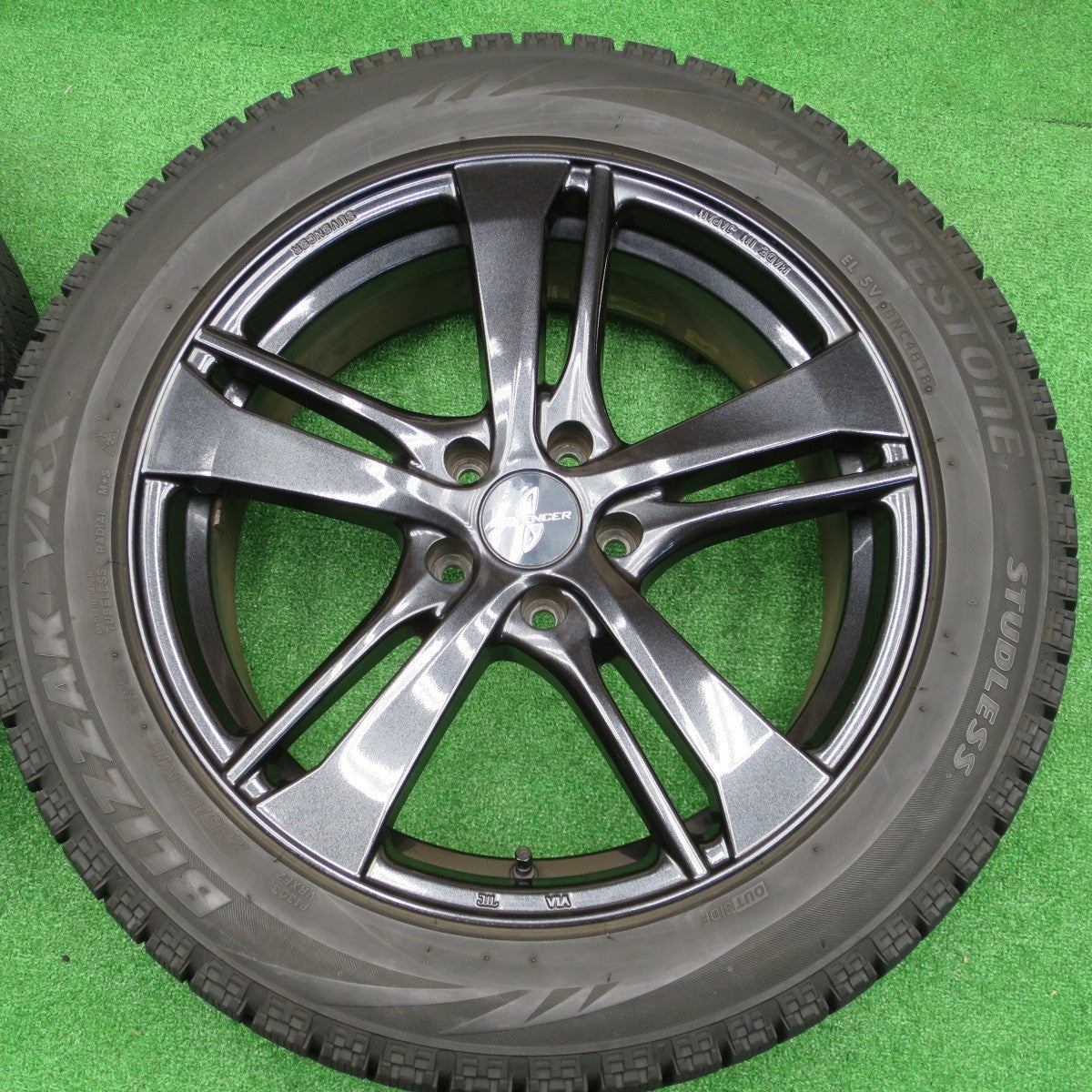 バリ溝！キレイ！9.5分★アウディ 等 235/50R18 スタッドレス ブリヂストン ブリザック VRX SUVENCER AW5s サヴェンサー 18インチ PCD112/5H★5121004NKス