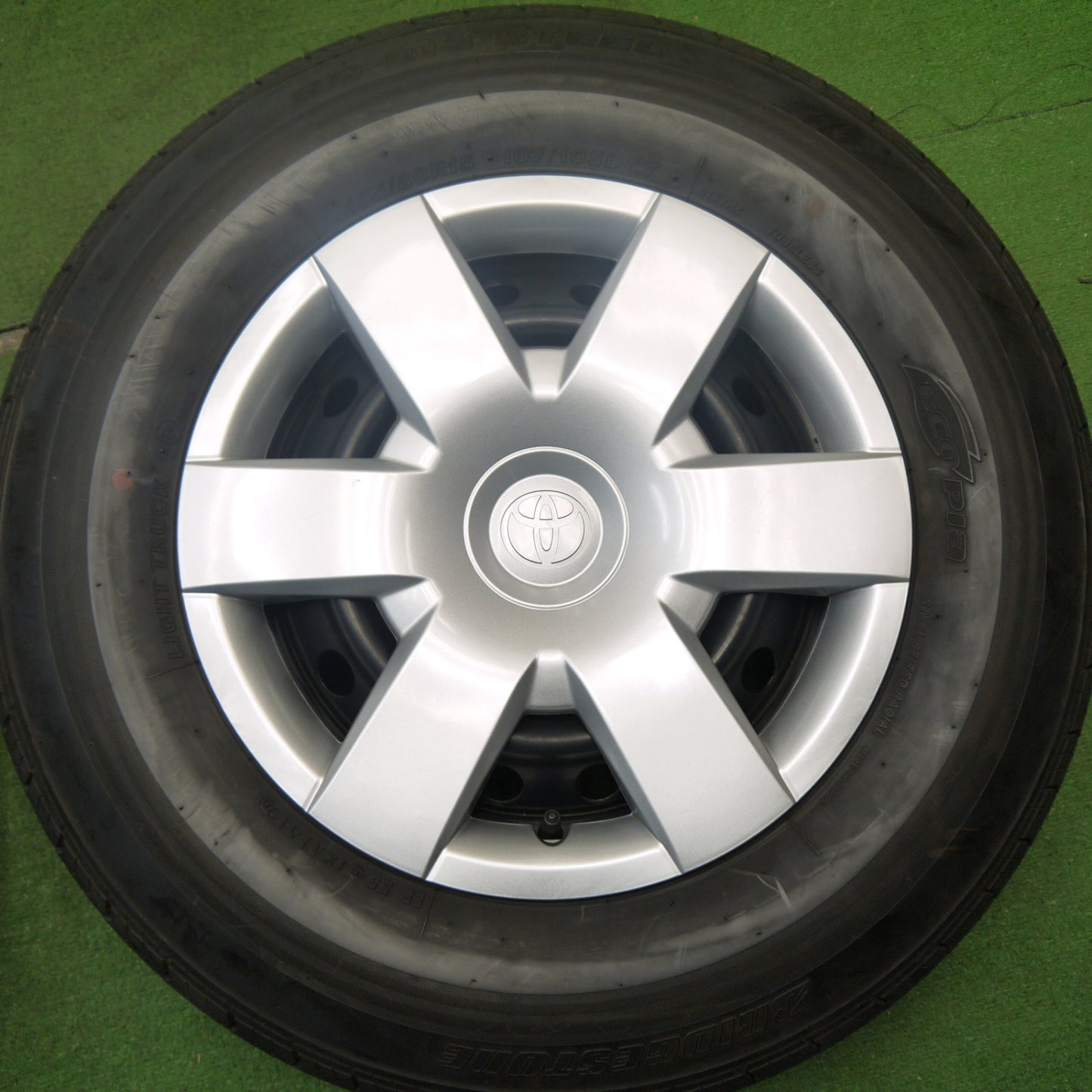 [送料無料] バリ溝！キレイ！9.5分以上★トヨタ 200系 ハイエース 純正 スチール 195/80R15 107/105L ブリヂストン RD-613 STEEL 15インチ PCD139.7/6H★5031405Hノ
