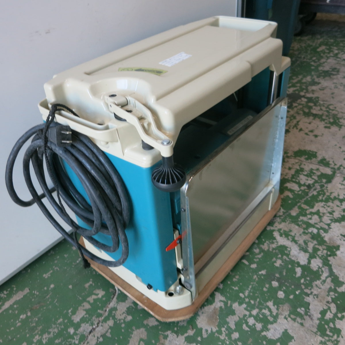 [送料無料] ◆マキタ 304mm 自動 カンナ 2012NB 電動 工具 かんな 鉋 makita 切削 木材 加工 100V◆