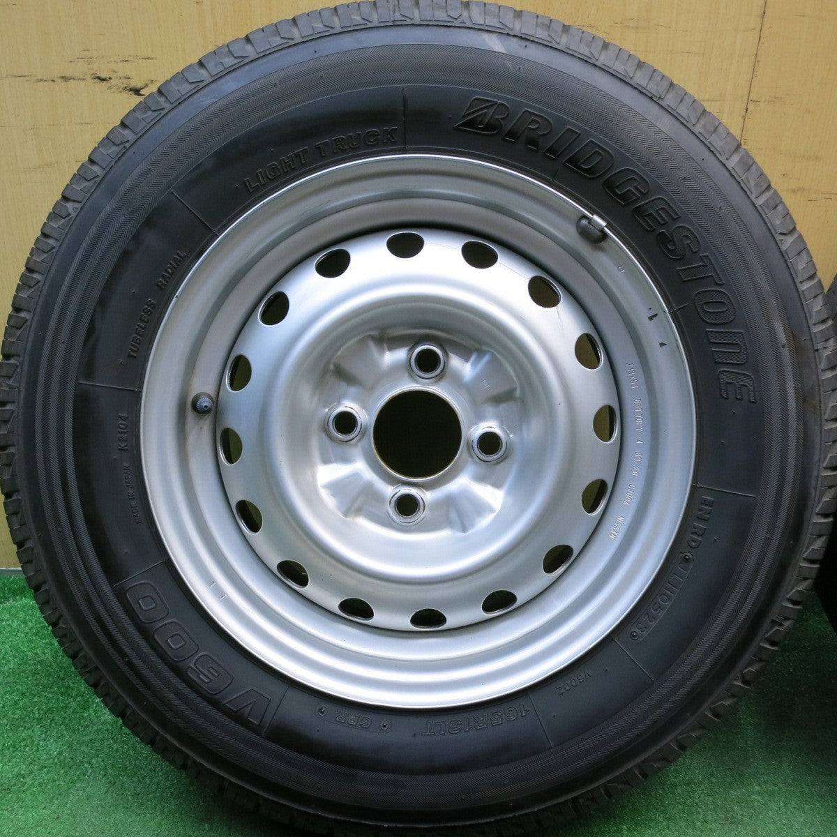バリ溝！23年！キレイ！9.5分★日産 AD バン 純正 スチール 165R13LT 6PR ブリヂストン V600 13インチ PCD100/4H★5091105HAノ