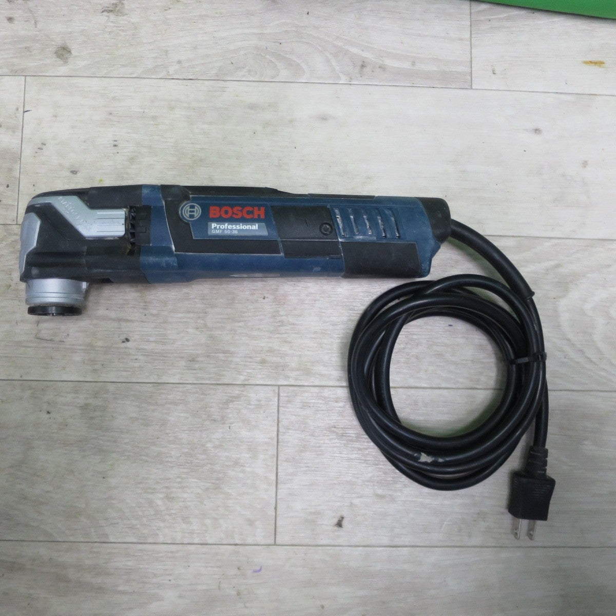 [送料無料] ☆ボッシュ マルチ ツール 100V GMF50-36 ケース付き カットソー 切断 研磨 BOSCH 電動 工具☆