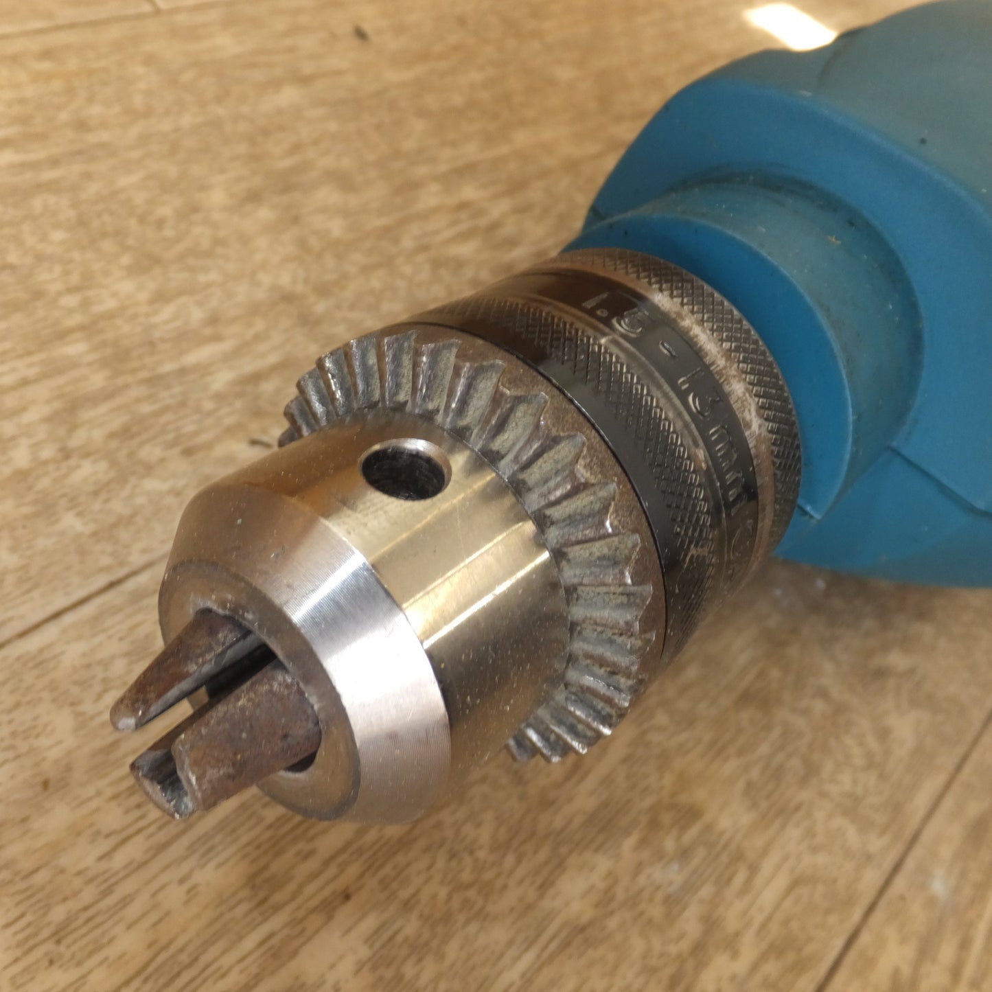 [送料無料] ★マキタ makita 16mm 震動ドリル HP1640F　鉄工 13mm コンクリート 16mm　100V 7.2A 50-60Hz 680W★
